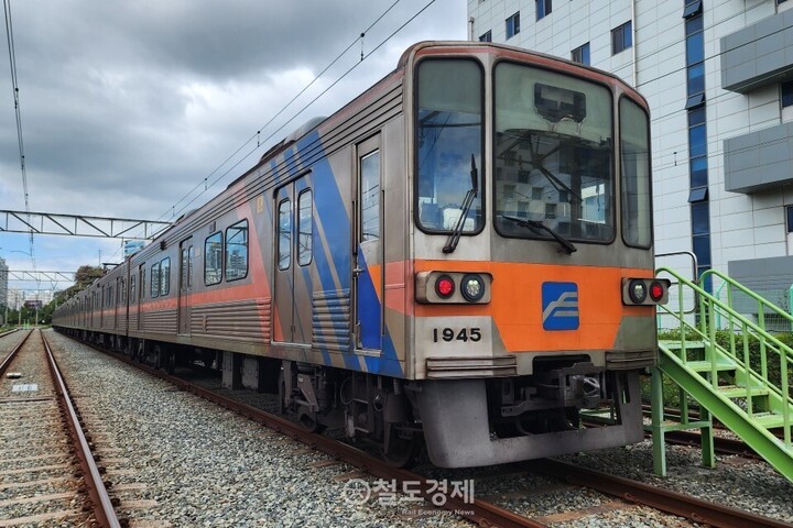 부산1호선 마지막 구형 전동차 26일 운행 종료…부산교통公, 시민 기념행사
